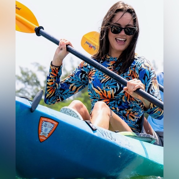 THE AMERICAN OUTDOORSMAN Women’s Rashguard -L - Picture 7 of 7